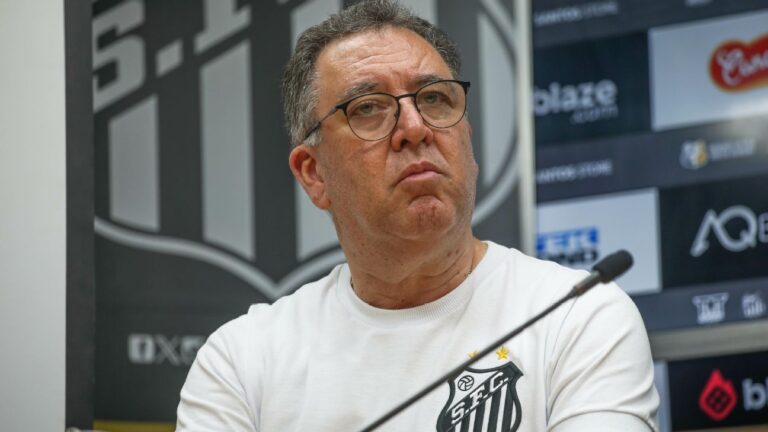 Teixeira avalia Santos no Brasileirão e cobra reação contra Corinthians