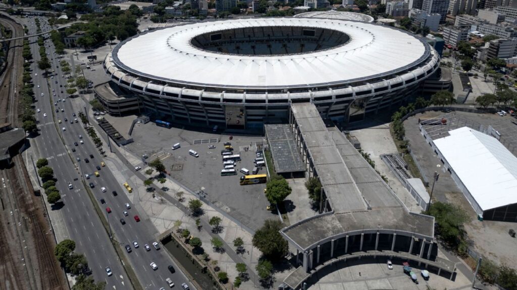 Vasco vai cumprir acordo com Flamengo e mandar clássico no Maracanã