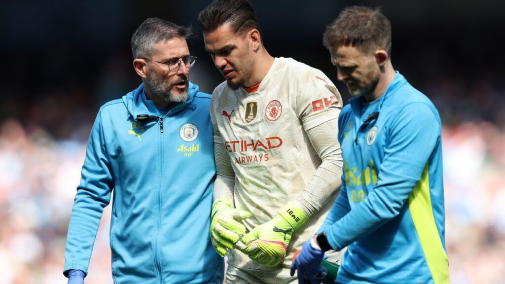 Guardiola abre o jogo sobre lesão de Ederson e dispara: ‘Temporada tem sido um pesadelo’