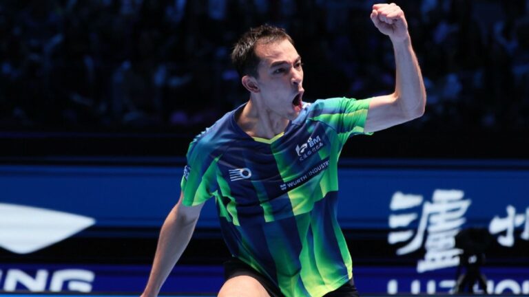 Hugo Calderano faz história, vence chinês e vai à final do Mundial de tênis de mesa