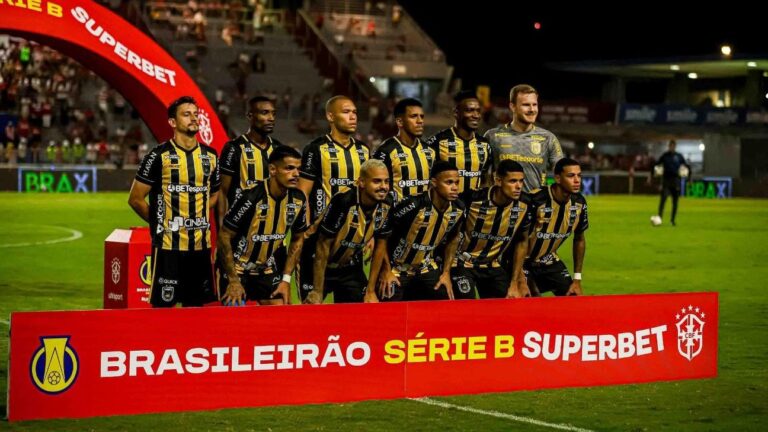 Técnico desabafa e diz que clube não estava preparado para Série B