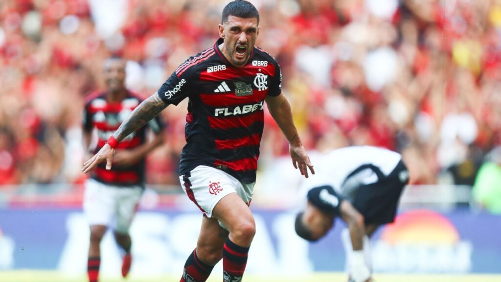 Flamengo aplica goleada histórica no Corinthians pelo Brasileiro