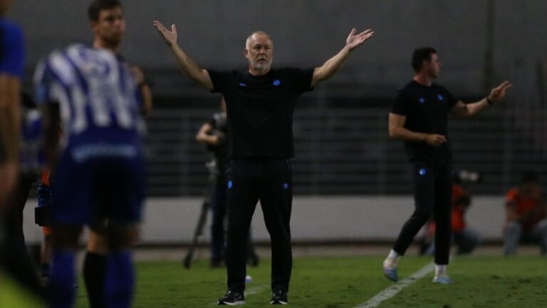CSA vira sobre o Grêmio nos acréscimos, e Mano Menezes segue sem vencer no Tricolor