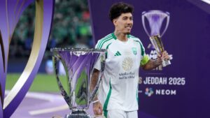 Roberto Firmino desabafa após título do Al Ahli: ‘Passei por um deserto’