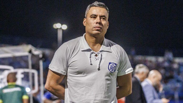O ‘clima de Copa do Mundo’ que virou mantra no Avaí na Série B