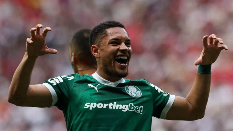 O recado de Abel para Vitor Roque após primeiro gol pelo Palmeiras