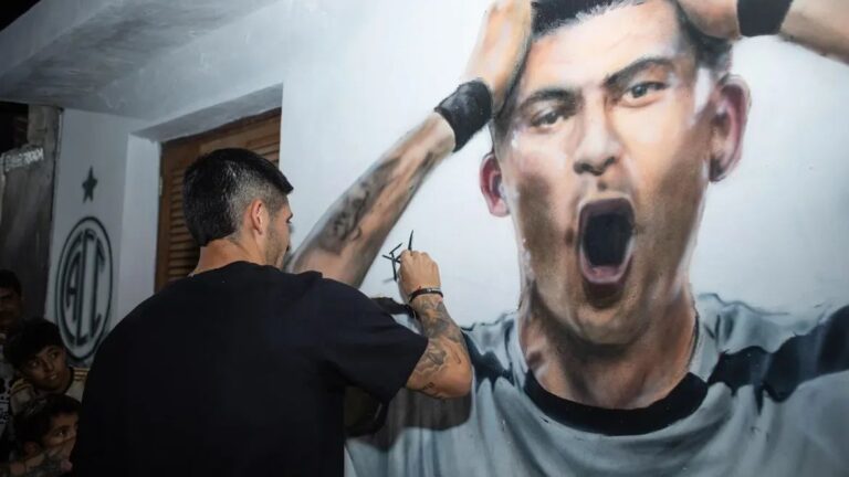 ‘Carrasco’ do Flamengo ganha até mural em cidade do Central Córdoba e se emociona: ‘Nunca pensei’