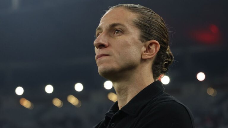 Filipe Luís desabafa sobre ‘loucura diária’ do Flamengo: ‘Se joga bem, treinador vai para o Barcelona; depois perde e ninguém vale nada’