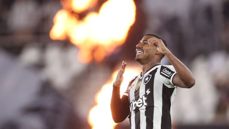 Com ‘chuva de golaços’, Botafogo atropela o Internacional pelo Brasileirão