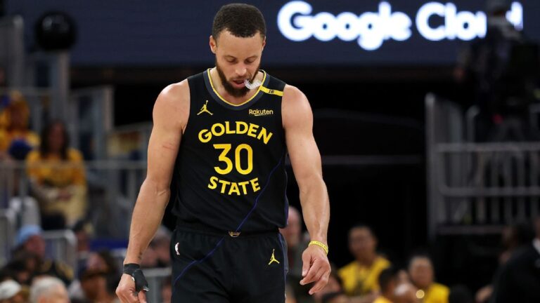 Curry é sincero sobre volta de lesão com Warriors: ‘Nem se eu fosse o Super-Homem’