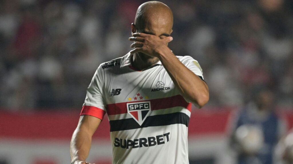 São Paulo x Libertad: Lucas sofre trauma no joelho, passará por exames e vira desfalque