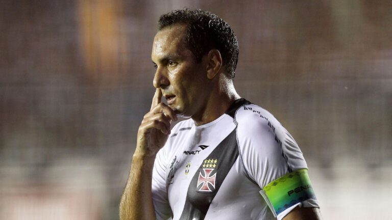 Ex-Vasco ‘culpa’ Edmundo por rebaixamento e detona em desabafo: ‘Um covarde’
