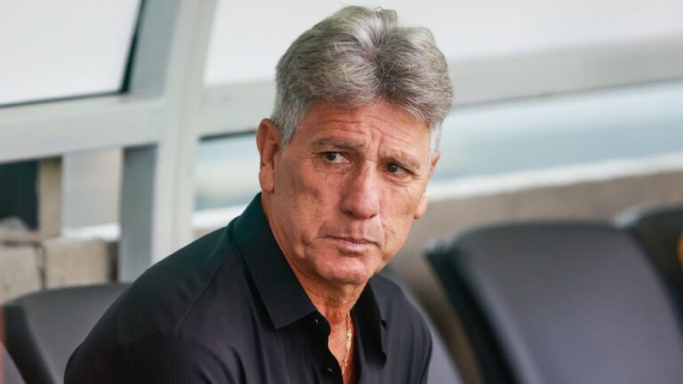 Renato, sobre críticas ao Fluminense: ‘Quem está jogando futebol maravilhoso no Brasil?