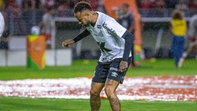 Neymar não garante renovação com Santos e confia em volta por cima