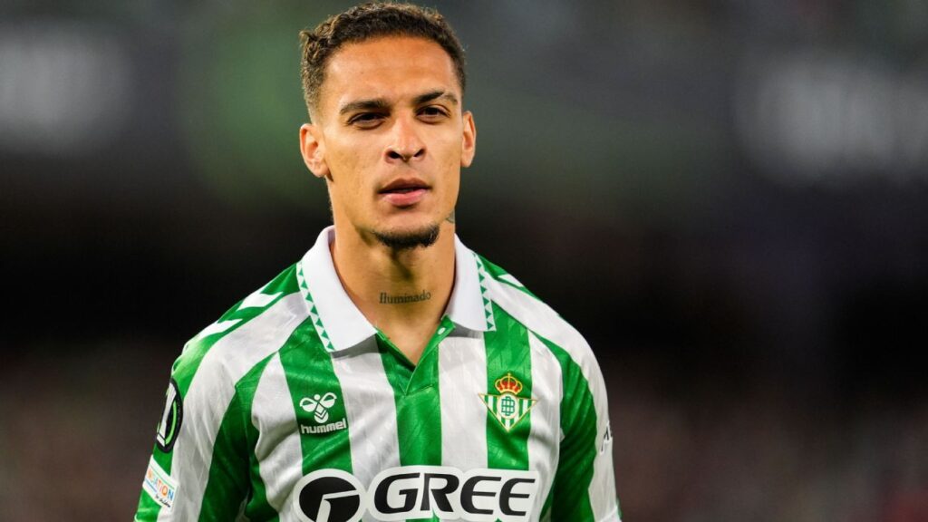 Perto do adeus? Antony se manifesta após marcar golaço e ser ovacionado no Betis