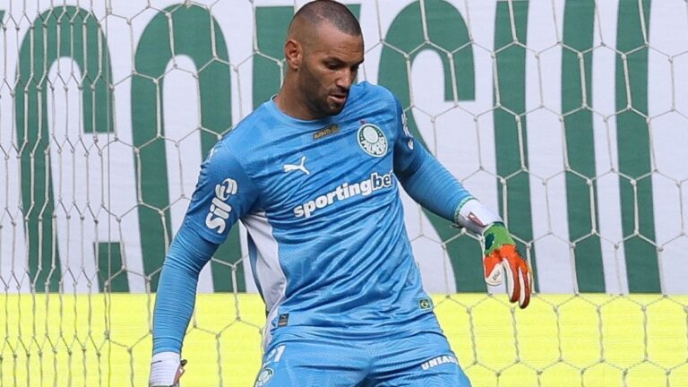 Weverton desabafa contra VAR: ‘Temos categoria de c… com tudo’