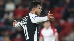 Por que Corinthians vai mal em torneios internacionais? Romero opina