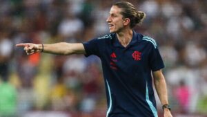 Joel Santana dá nota 8 a Filipe Luís no Flamengo: ‘Difícil é continuar lá em cima’