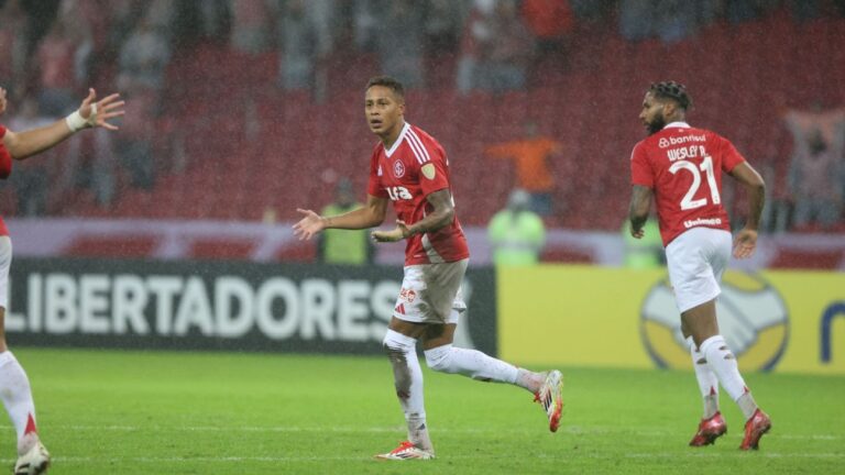 Inter vence o Bahia e se classifica às oitavas da Libertadores