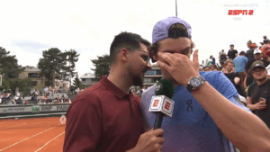 João Fonseca chora muito após nova vitória em Roland Garros: ‘Muita pressão’