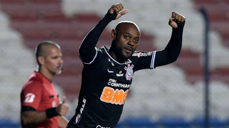 Vagner Love abre jogo à ESPN sobre apelido e passa carreira a limpo