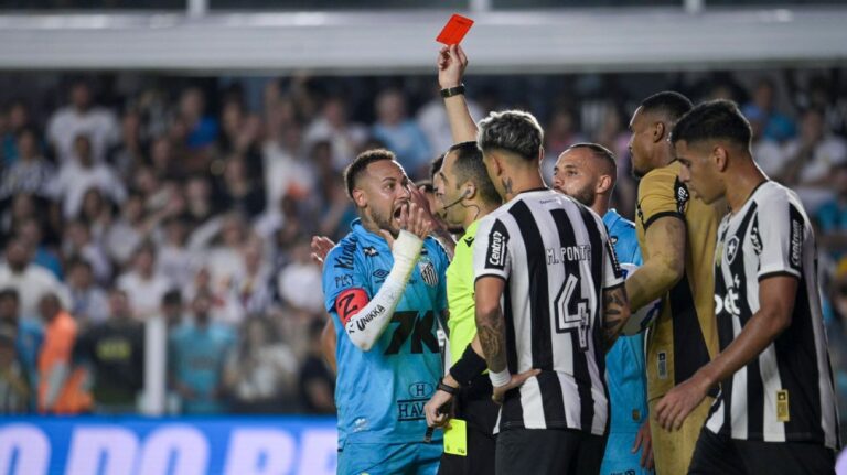 Neymar se desculpa após expulsão em derrota do Santos: ‘Pode colocar na minha conta’