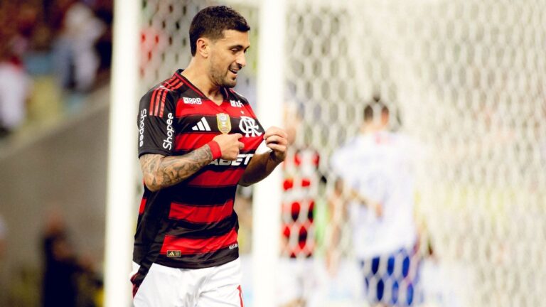 Flamengo atropela o Fortaleza e reassume liderança do Brasileirão