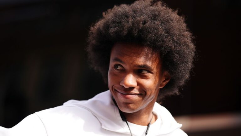 Willian anuncia saída do Fulham e fica livre no mercado