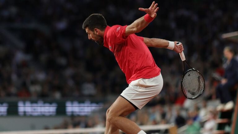 Djokovic vira, elimina Zverev e encara Sinner na semifinal em Roland Garros