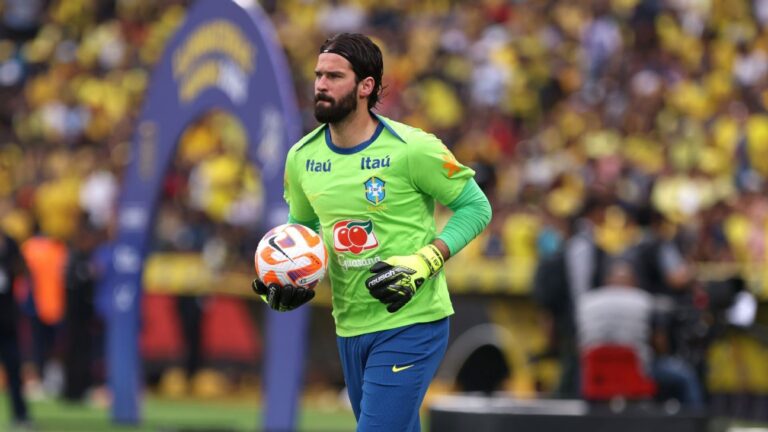 Alisson mira ida antecipada da seleção à Copa: ‘Jogar bem não é dar show’