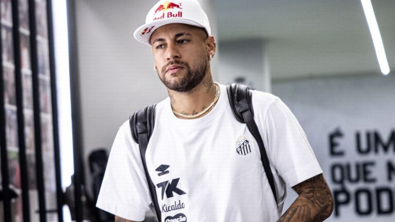 Pai de Neymar atualiza sobre renovação do craque com o Santos