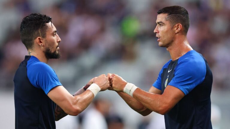Alex Telles revela que pediu a CR7 para fechar com o Botafogo: ‘Vem ser feliz’