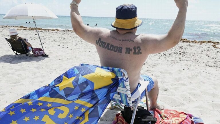 Torcida do Boca faz muita festa antes da estreia do time no Mundial