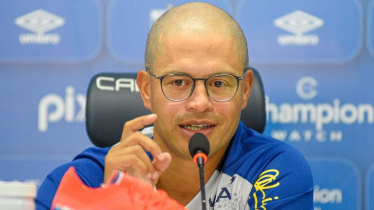 Alex é anunciado como novo técnico de time da Série B do Brasileirão
