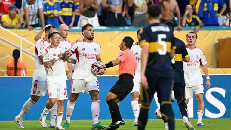Boca Juniors flerta com quebra de longo tabu, mas leva gol no fim e empata com Benfica