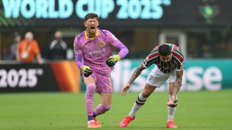 Goleiro do Borussia se impressiona com o Fluminense: ‘Foram melhores’