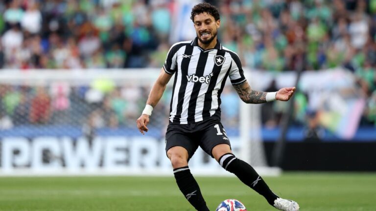 Alex Telles diz que PSG x Botafogo é sonho e enaltece brasileiros no Mundial