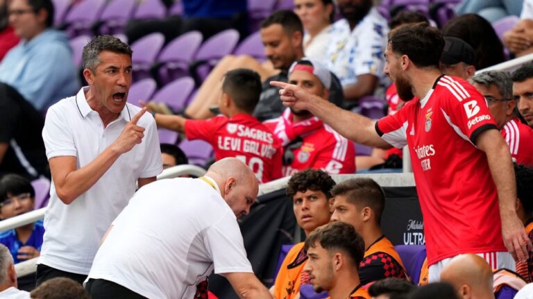 Benfica massacra Auckland City em jogo com ‘treta’ feia entre ex-Botafogo e camisa 10