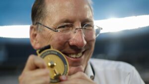 Textor lucra mais que ‘um Botafogo’ em negócio de R$ 1,4 bilhão com clube da Premier League