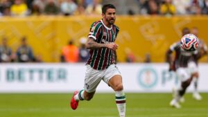 ‘Chuta, Everaldo’ da torcida do Fluminense no Mundial surpreende ex-técnicos