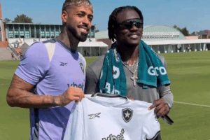 Treino do Botafogo tem astro dos Eagles como anfitrião