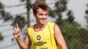 Dagoberto revive Athletico-PR x Coritiba e faz alerta sobre clássicos no Brasil