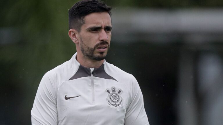 Coronado é anunciado por novo clube após deixar o Corinthians