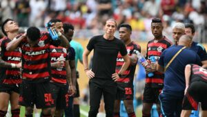 Filipe Luís vai na contramão de críticas de Raphinha e Klopp ao Mundial