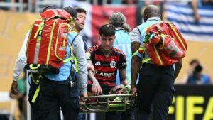 Pulgar, do Flamengo, é diagnosticado com fratura no pé direito