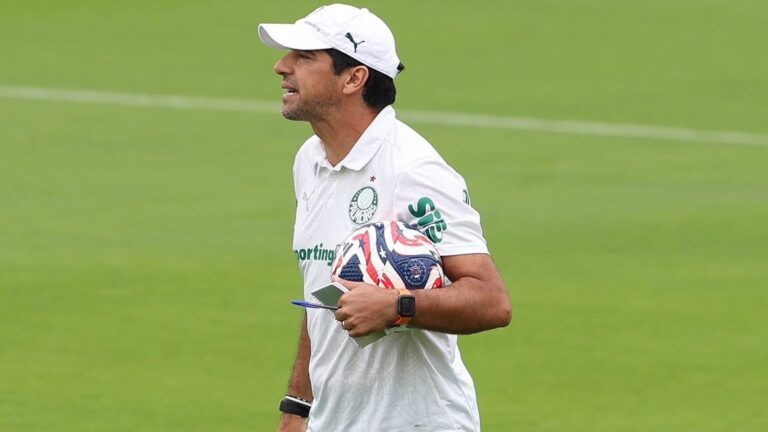 Jornal rasga elogios ao Palmeiras e compara Abel a Mourinho