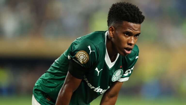 Estêvão se irrita em última entrevista no Palmeiras: ‘Não vou abrir meu coração’
