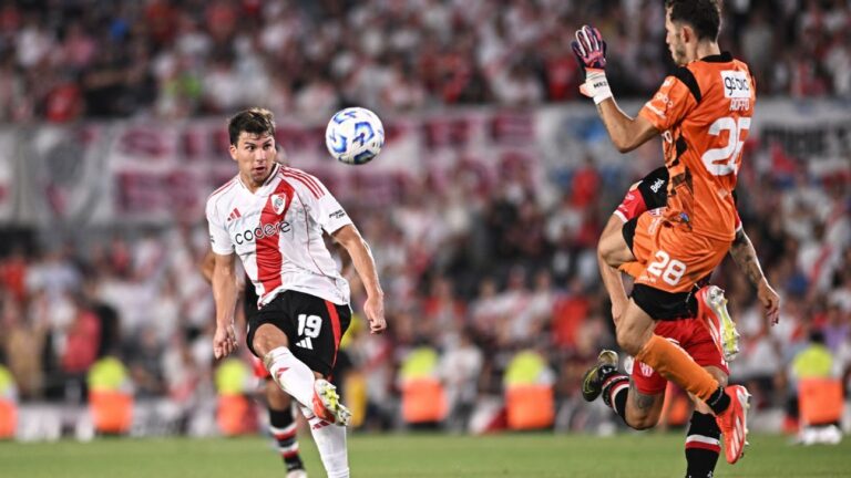 São Paulo negocia com atacante do River Plate Gonzalo Tapia