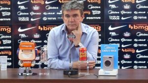 Andrés Sanchez admite gastos em cartão do Corinthians
