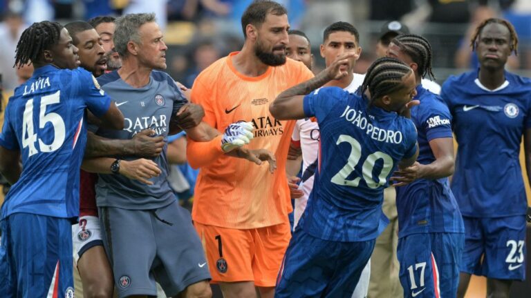 Luis Enrique agride João Pedro após derrota do PSG para Chelsea no Mundial